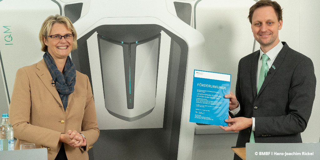 AllemagneDiplo's tweet photo. Un premier jalon dans l’utilisation de l’ordinateur #quantique: inauguration lundi du projet #QExa par @AnjaKarliczek 🇩🇪
👉 https://t.co/jdOuCotQ6L
@BMBF_Bund #QuantumComputers https://t.co/ERMZsiHCeK