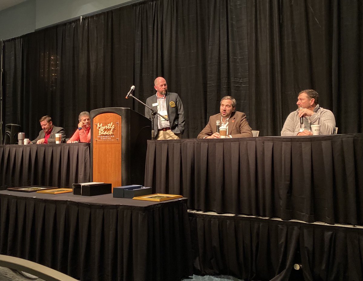 Laughs and answers to begin the final day of the <a href="/CarolinasGCSA/">Carolinas GCSA</a> Conference and Show with <a href="/KernsJim/">Jim Kerns</a>, <a href="/FredYelverton/">Fred Yelverton</a>, <a href="/ClemsonTurfPath/">Joseph Roberts</a> and <a href="/UTTurfPath/">Brandon Horvath</a>. <a href="/huntoonjmsc/">James Karl Huntoon</a> driving the conversation. #CarolinasShow2021