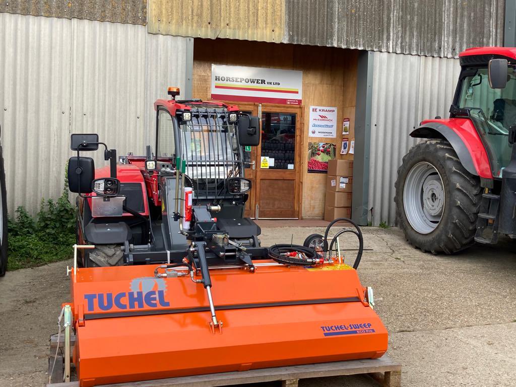stephenmel70's tweet photo. The Eco Pro 180 dirt collector and a combi euro 8 with 3 point linkage attachment. 

This was recently delivered to our dealers #HorsepowerUKLtd in Kent 👊

#farmmachinery #farming #tuchelmaschinenbau #tucheluk https://t.co/zrc2bXVDnG