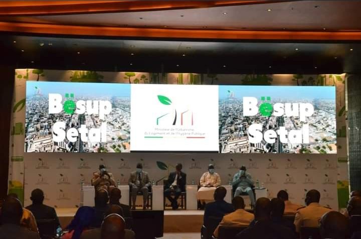 medzaproduction's tweet photo. Amadou Kane a signé une convention avec @MULHPSenegal pour 100 millions pour le mouvement #Navetane championnat de la propreté tout est politique 
Pourquoi les véritables acteurs ne sont pas impliqués @TeamNiintche @RimkNdoye
@Senegalpropre1 #Crac du #TeamMedza https://t.co/CJpmh5yEfO