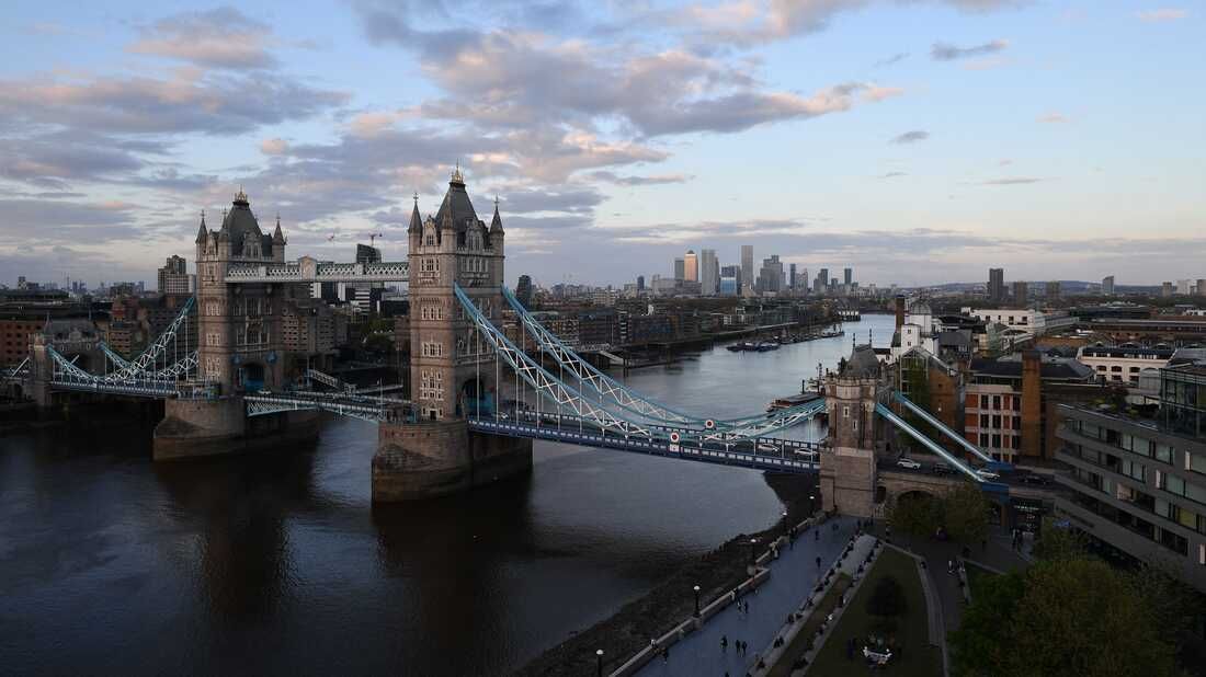 GNNGoodNews's tweet photo. Zombie river? London's Thames, once biologically dead, has been coming back to life. The river today is "home to myriad wildlife as diverse as London itself.  https://t.co/uiMsuJhRhK https://t.co/9kmrzytWw7