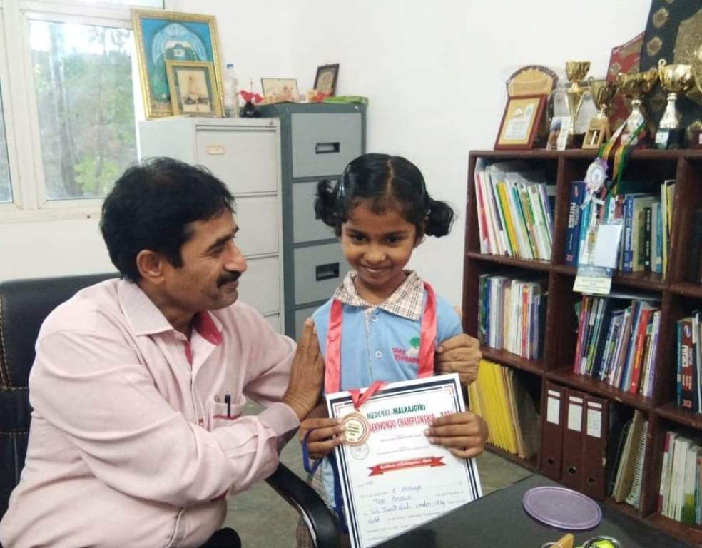 svishyderabad's tweet photo. E.Akshaya Grade-III and E. Aaradhya Class-I, won the Gold Medal and Certificate of Participation in the event of Taekwondo, November, 2021.
#SVIS #Vidyanikethan #GoldMedal https://t.co/IR3FzOraQt