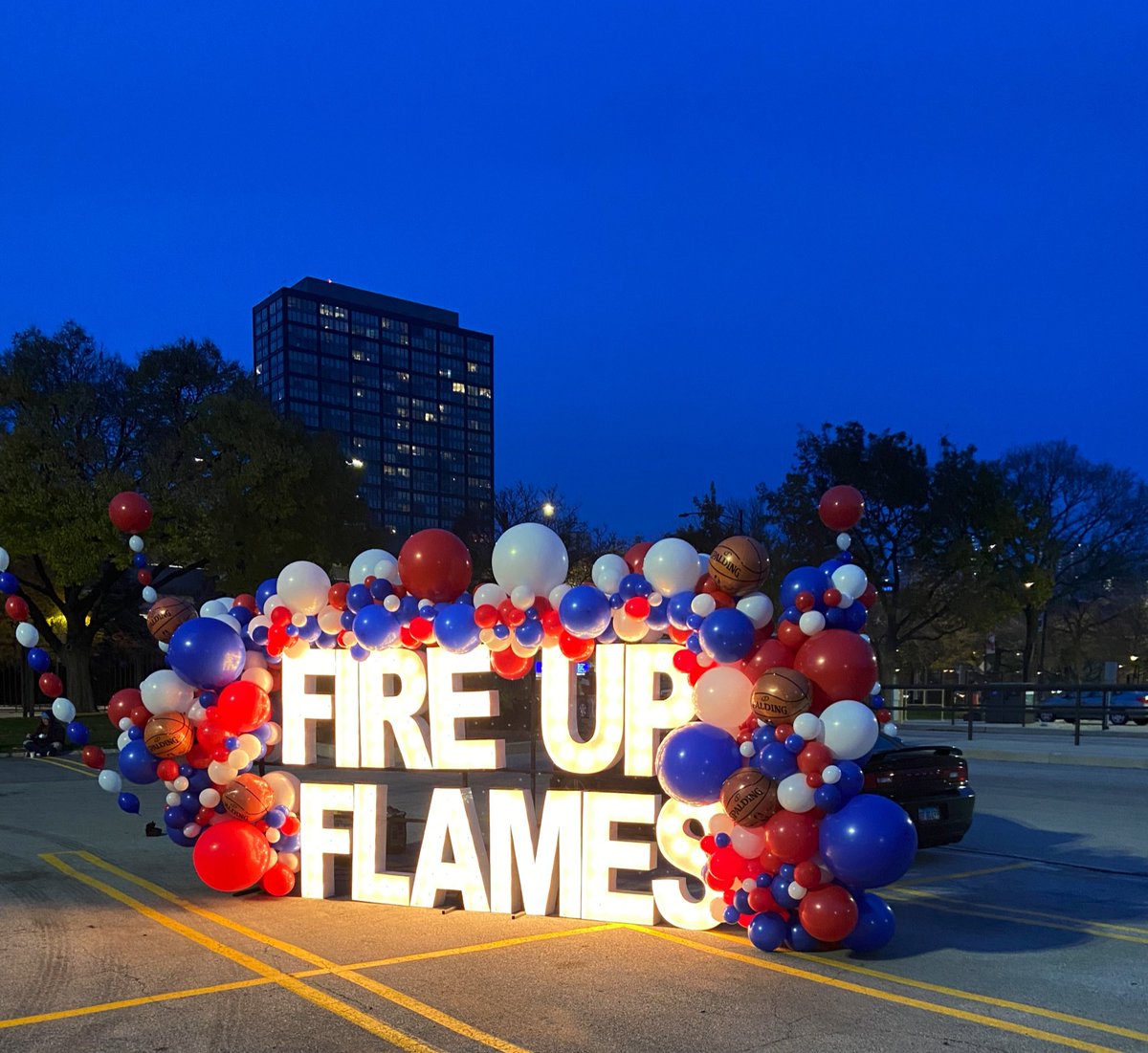 UICCSI's tweet photo. We had so much fun last night at the tailgate and the basketball game! Congrats to @UIC_MBB @CoachYak @uicflames on winning!!! GOOOO FLAMES π₯ Homecoming week continues! #uichoco #uic https://t.co/MRkNjqhdnb