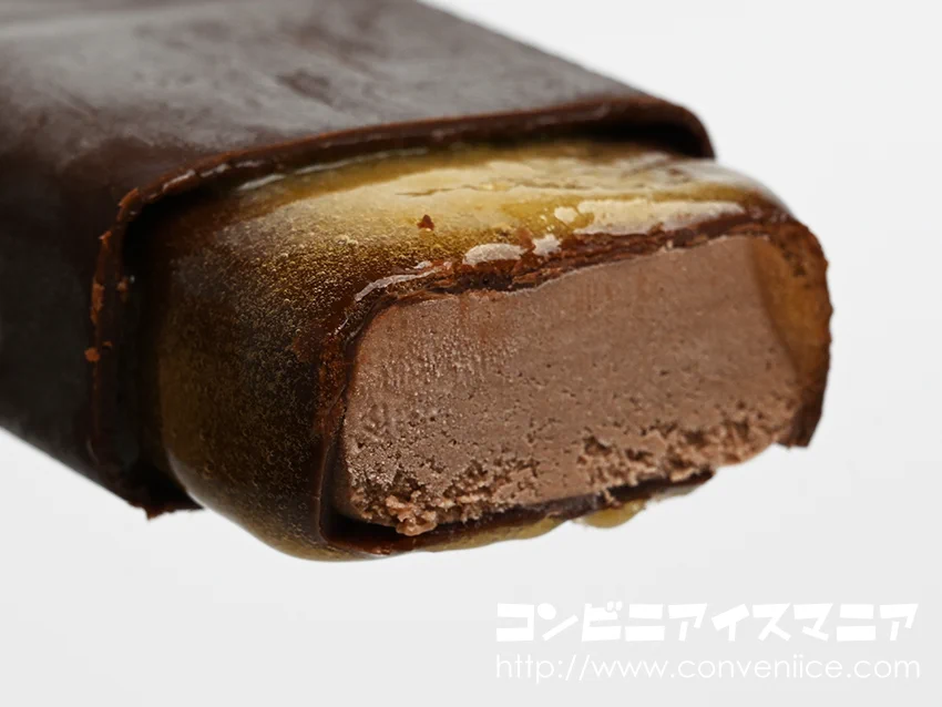 かじった瞬間、甘酸っぱいアプリコットソースが溢れ出す！ハーゲンダッツバーから「ザッハトルテ」が新登場！