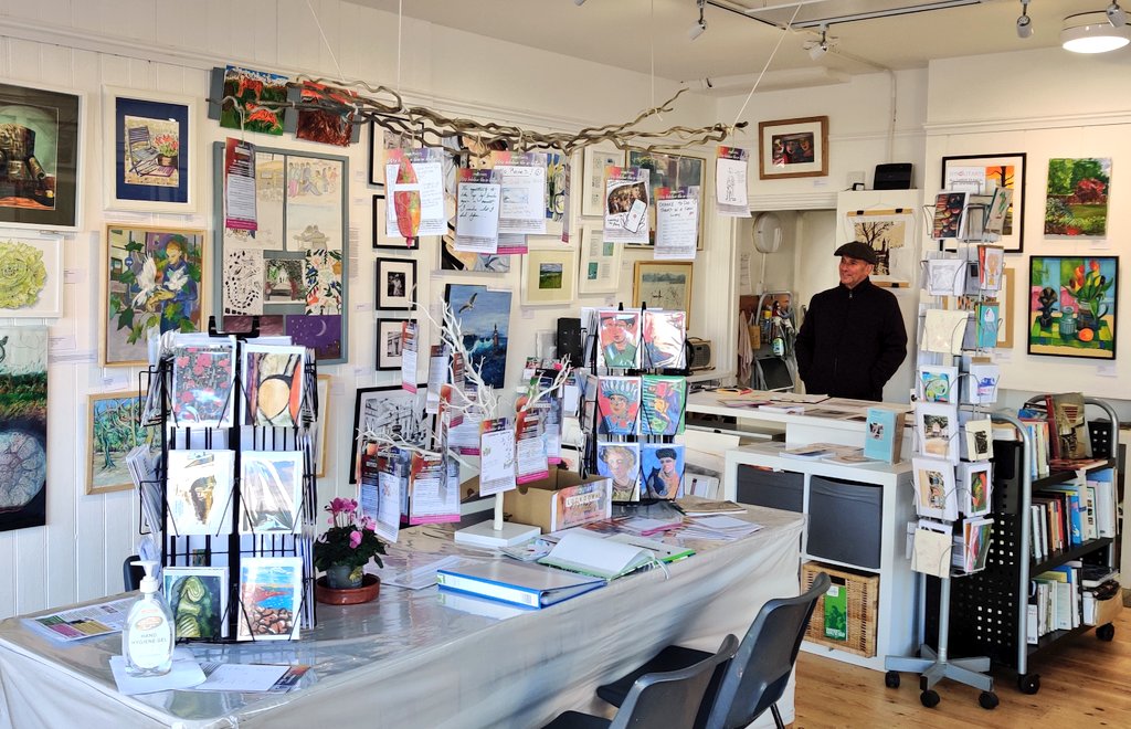 elliepyemont's tweet photo. Brilliant to visit @SproutArts this morning for the #LockdownReflections exhibition - artists, locals and youngsters all sharing their work.

Lovely chat with one of the artists and found a perfect-fit pressie for my Mum. 
Heartily recommend a visit #Tooting people! 🎨 https://t.co/kHXwPjTZcK