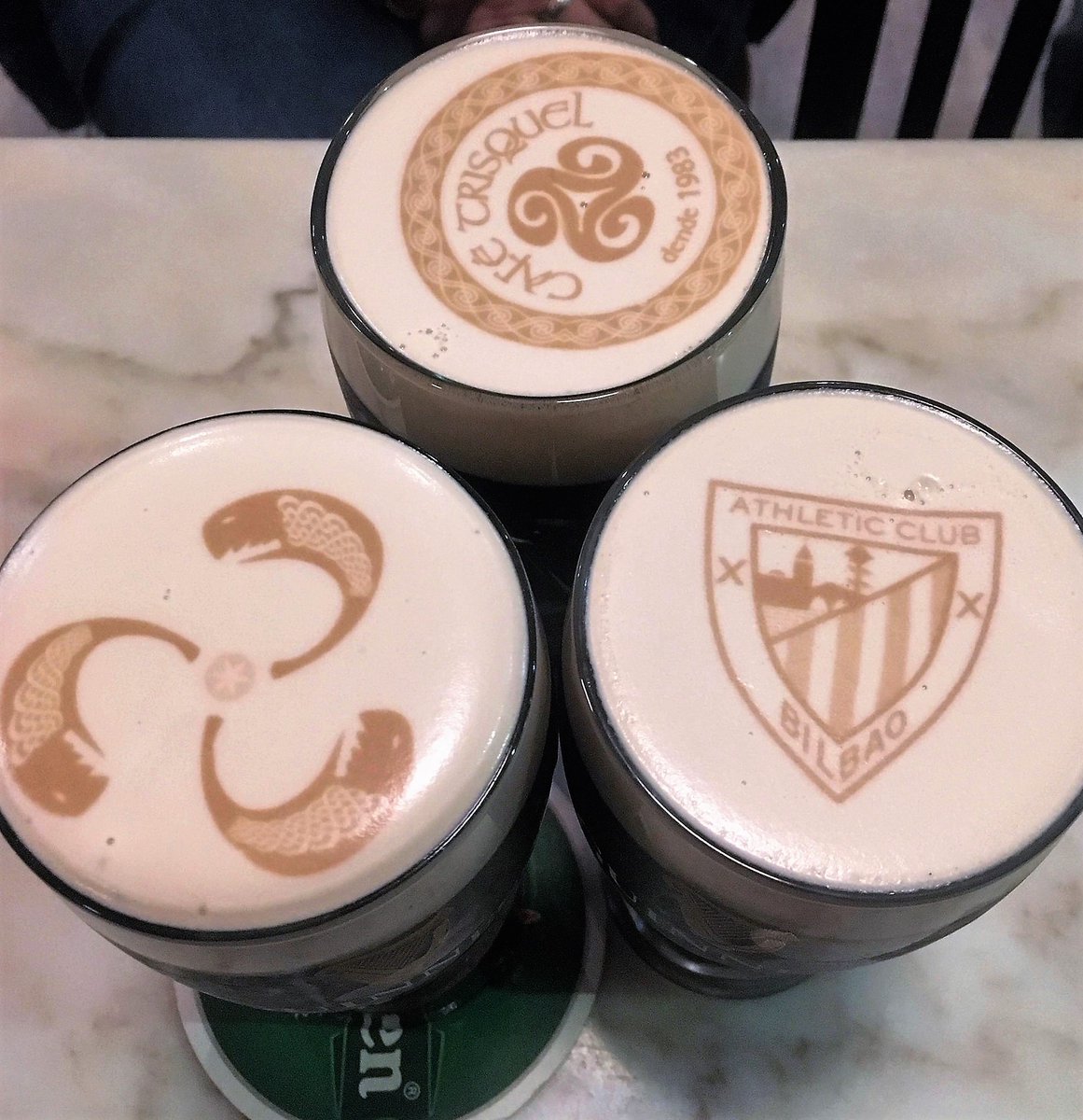 CafTrisquel's tweet photo. Visiones de visitantes:
El equipo de Mikel en el ❤️ y en la pinta...
#Guinness #ripplesapp #newTris2020 https://t.co/aanyPfmqTG