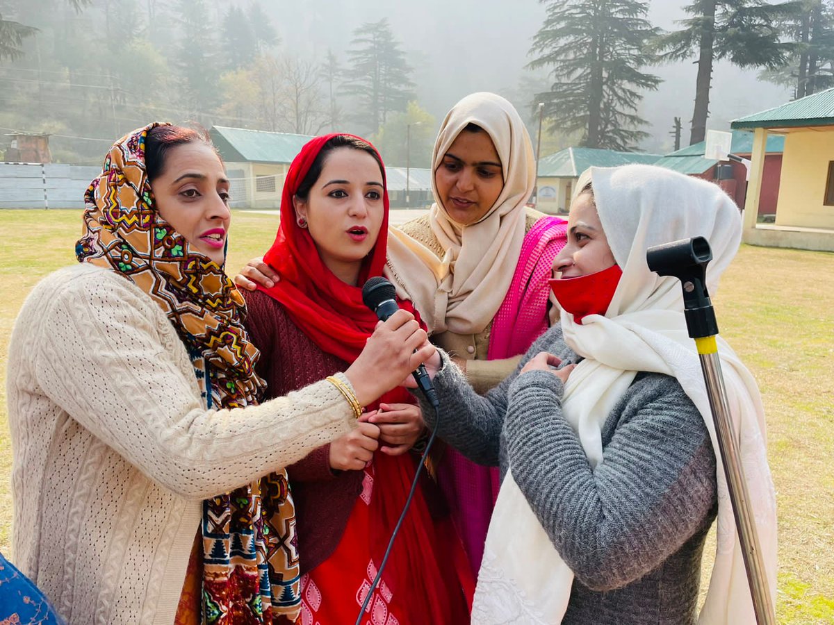 Meherabid89's tweet photo. A world without Boundries (@Prsj16) Tweeted:
Daughters of #Kashmir, Daughters of #India they are, Striving and Thriving for attaining greater heights 
#betibachaobetipadhao 
#narishakti 
@BsFogat 
@2020_aks 
@realpcube https://t.co/gz8MDGSNXO https://t.co/qMZPp6V8qC
