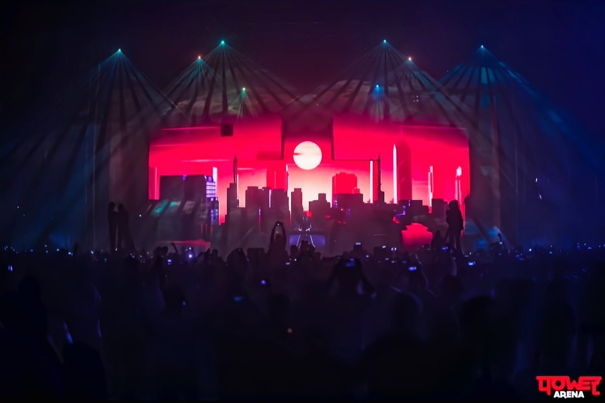 Any guesses what track is being played here 🌇