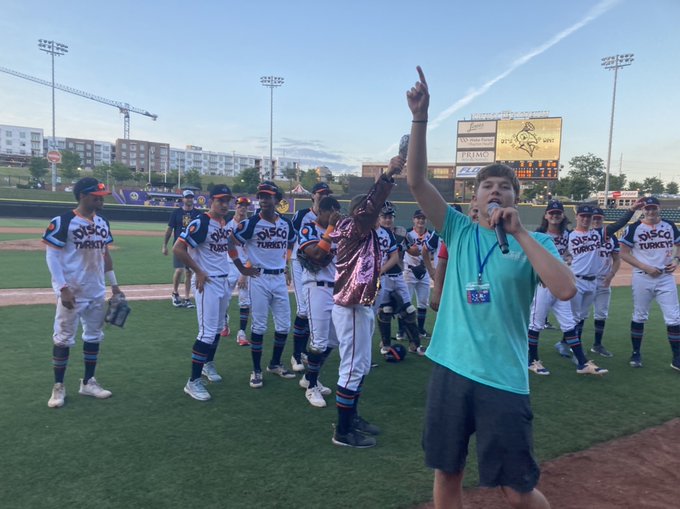 discoturkeys's tweet photo. The Disco Turkeys' 2022 internship application is open! We have openings for spring and summer. If you, or someone you know, is looking to get started in the sports industry, let us know!
 
Apply here: https://t.co/DH3TCfC6ir https://t.co/Z7Bat1ua93