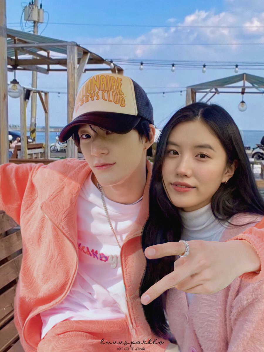 luvvsparkle's tweet photo. #wangju: birthday gift from her bf; holiyay!!💓 https://t.co/fZmGZbGQKx