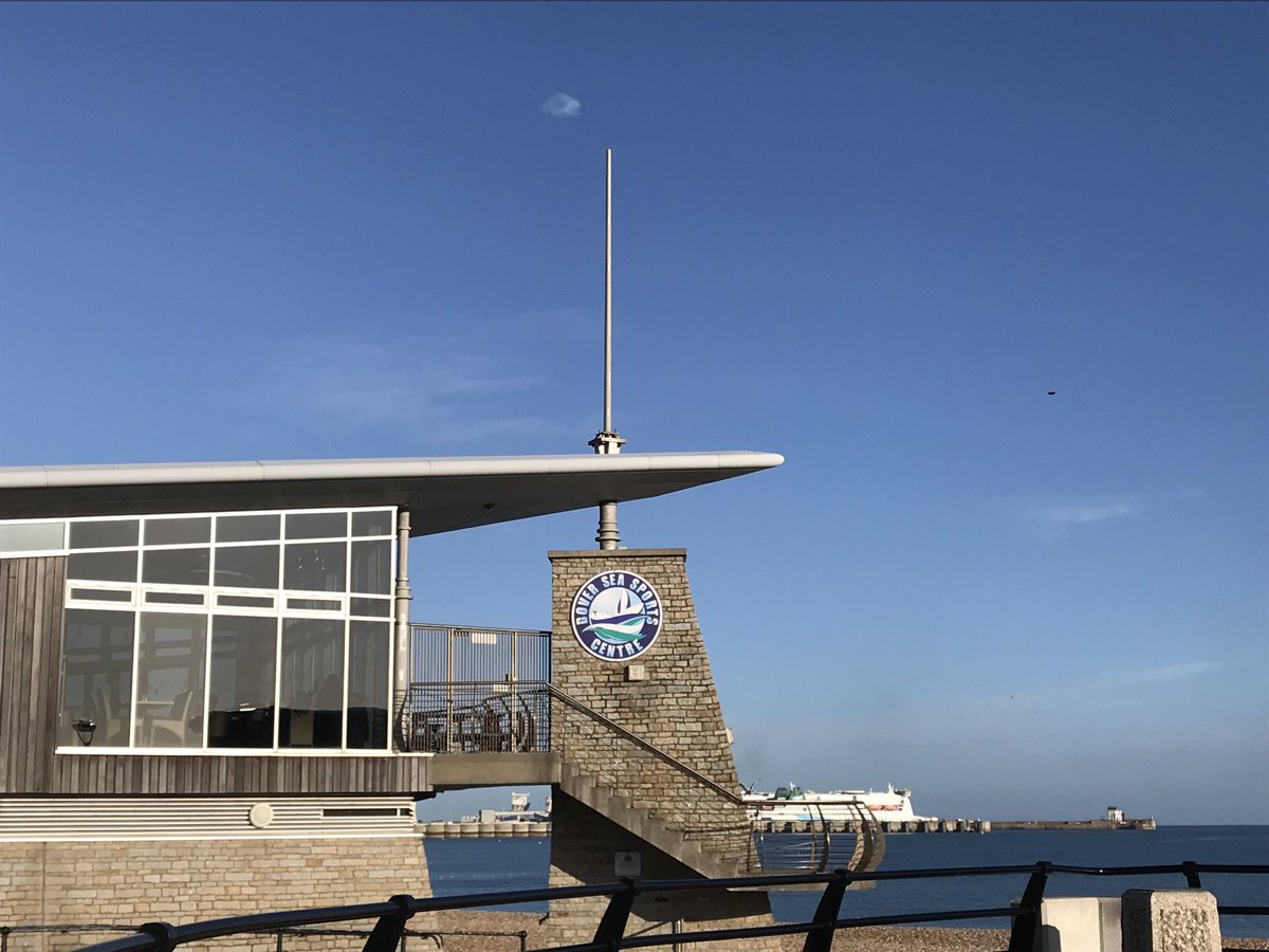 Another #cloudyday here ⁦<a href="/VisitDover/">White Cliffs Country</a>⁩ ⁦<a href="/Port_of_Dover/">Port of Dover</a>⁩ 😎😎😵😵 Fabulous for mid #November - I can’t help feeling that we’re going to pay for this soon 🤣🤣🤣 - 🌞🔆☀️on a #beautiful #sunny day Dover in ⁩ ⁦<a href="/destdover/">Destination Dover</a>⁩ ⁦<a href="/KentScenes/">Scenes from Kent</a>⁩ ⁦<a href="/friedalive/">Andy Peal ⚓️🤘</a>⁩