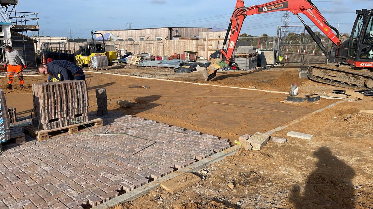 FocussGroup's tweet photo. Roman Park Hall #Aylesbury #projectupdate https://t.co/nh4dcUdnq6