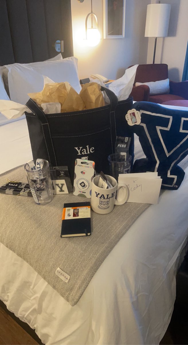 DrTonyPastor's tweet image. Well played Yale….😍😍😍😍

#interview2 #NewHaven