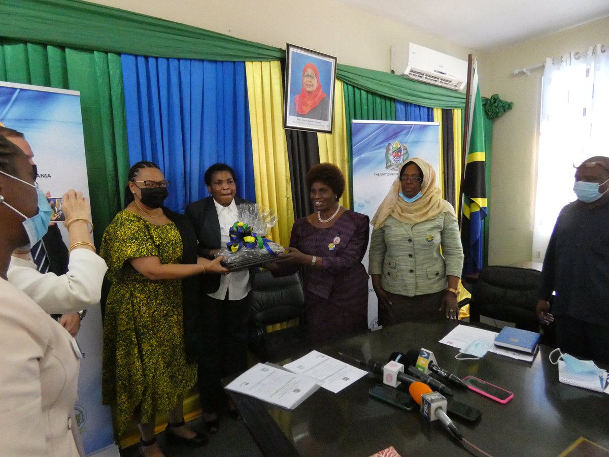 UKinTanzania's tweet image. UK is happy to continue supporting @NBSTanzania efforts with 2022 Census through donation of IT equipment #Data4Development 2022 Census will produce data on the population and housing in 🇹🇿 to aid government and development organisations to target their services to those in need.