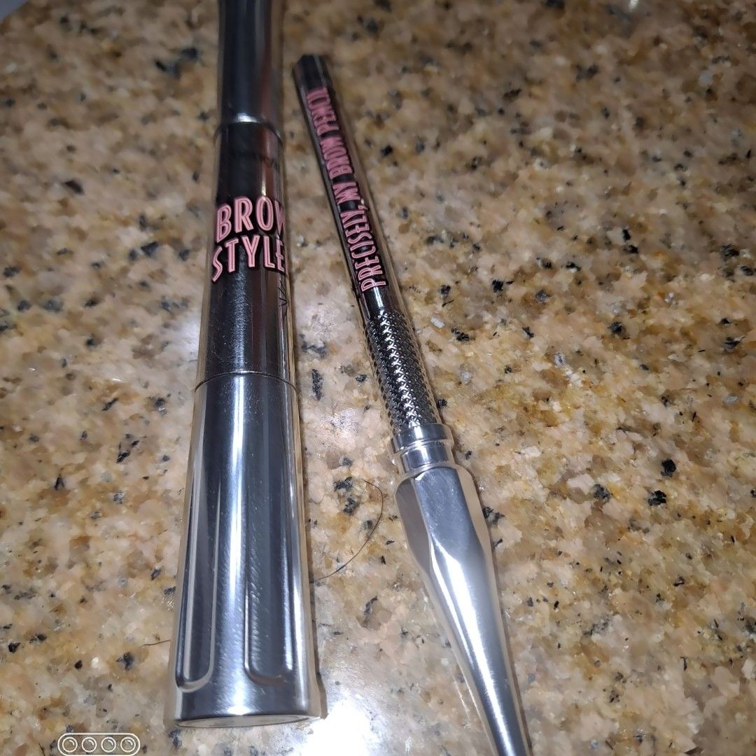 SuperGlamDiva's tweet photo. My new brow obsession 😍 https://t.co/3mm5pD3Fc7 https://t.co/H930mBDqD1
