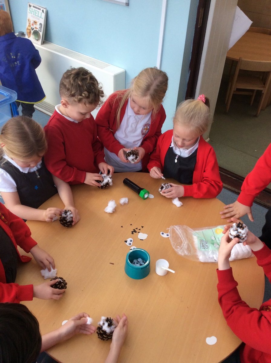 AberfordPrimary's tweet photo. Class 1 and 2 are enjoying making Christmas decorations for @LothertonHall 🎄🦉#christmas #owls #lothertonhall https://t.co/h9NJg56I00