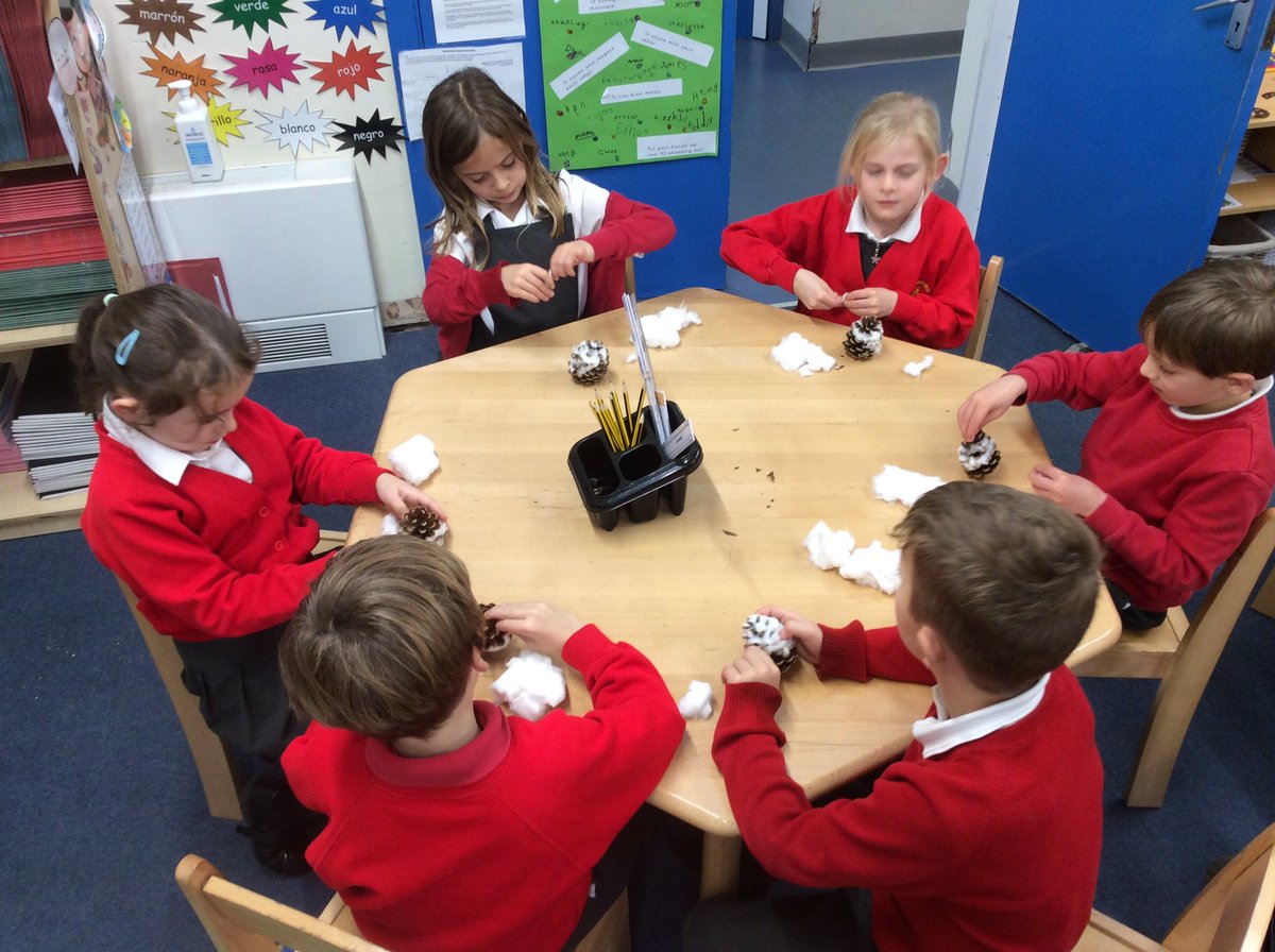 AberfordPrimary's tweet photo. Class 1 and 2 are enjoying making Christmas decorations for @LothertonHall 🎄🦉#christmas #owls #lothertonhall https://t.co/h9NJg56I00