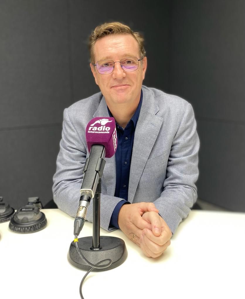 sngular's tweet photo. #SngularCotiza | Este lunes @jlvallejo ha estado en Los Desayunos de Capital en @rintereconomia hablando de nuestra salida a #BMEGrowth y repasando nuestra historia 🍾.

Aquí podéis escuchar el programa completo. En el minuto 11 comienza la entrevista 👇

https://t.co/yumZxCYqm2 https://t.co/2g89npHUF9