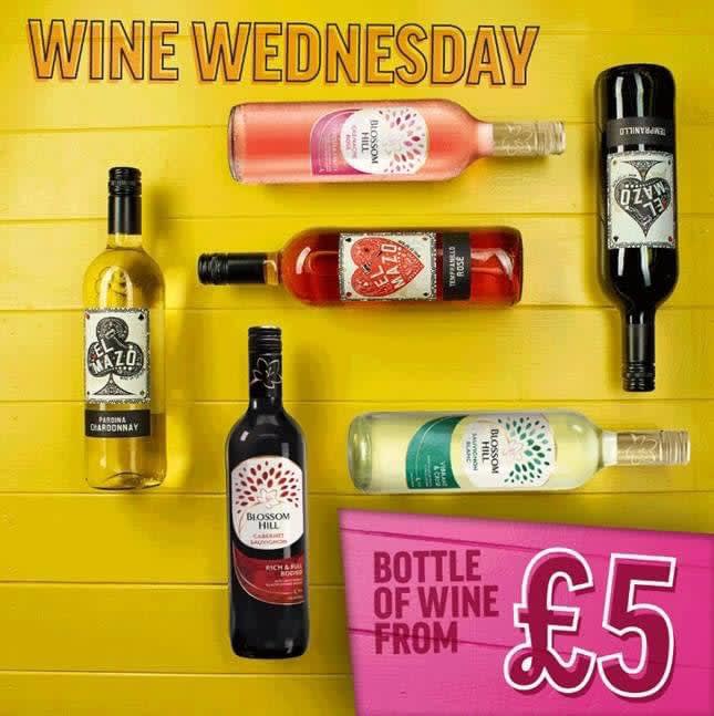 Did somebody say WINE….
And it is WEDNESDAY…

#winewednesday
#£5wine
#greenekingoffers
#elmazowines
#vino
#grape
#bestofferoftheweek
#hungryhorse
#teammallard