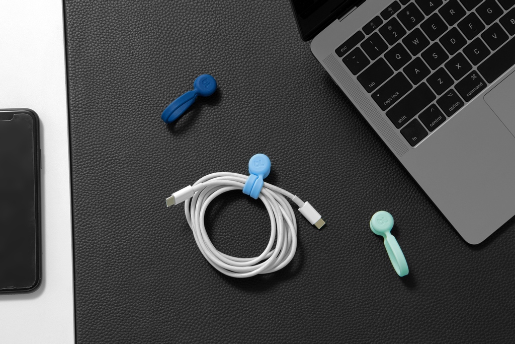 bluelounge's tweet photo. Tidy desk, tidy mind. Get your cords under control with MagWrap. The fastest, strongest, easy-to-use, reusable magnetic cable wrap solution.
https://t.co/k5aWka4C97
#bluelounge #magwrap #cablemanagement #cablebox #officeorganization #chargingstation #instatech #declutter https://t.co/3MNp0inDBS