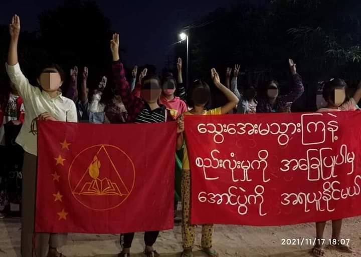 Mtkmaylay's tweet photo. Residents of Myaing marched through the streets, waving three fingers in a protest against military rule. LEGALIZATION OF NUG #Nov17Coup    #WhatsHappeningInMyanmar https://t.co/PEuVmkGcIF