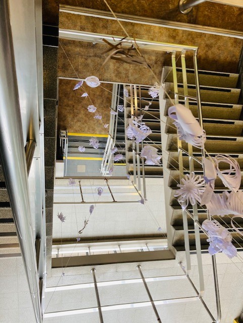 Cov_IntArchDes's tweet image. L4 @CoventryGD and L4 #InteriorArchitecture students paper installation #collaboration #ArmstrongSiddeleyBuilding stairwell