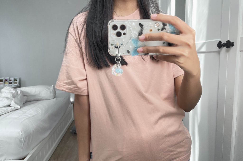 เสื้อยืดของ yuedpao ยังคงยืนหนึ่ง ชอบมาก ผ้าเขานุ่มจริงๆ นุ่มแบบนู้มมมเลย ละไม่ต้องรีด ตอบโจทย์มาก oversized ก็ทรงสวย สีมินิมอลอีก ไม่รู้จะอวยยังไงละ มีเกือบทุกสีเต็มตู้ แถมราคาน่ารัก เธอก็ควรมีนะ ·͜·♡