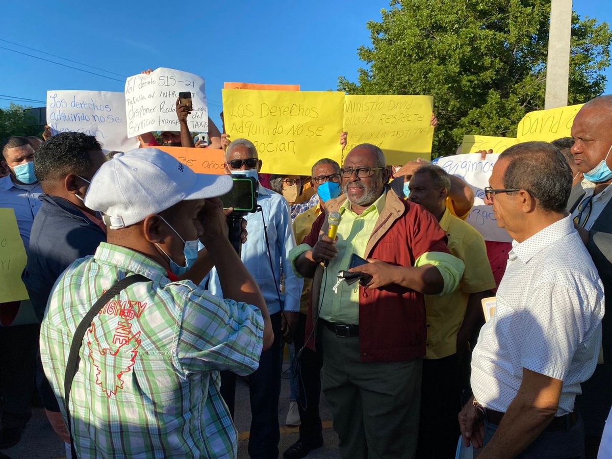 ITF_Americas's tweet photo. #RepúblicaDominicana 
Apoyamos  a #CODOTATUR en su demanda para que las plataformas digitales cumplan con las leyes y se respeten los derechos de taxistas legalizados. Hacemos un llamado al gobierno para exista un diálogo con los trabajadores.
#SomosITF
👉🏽 https://t.co/rxexoKEU1A https://t.co/uya9Q0Hexp
