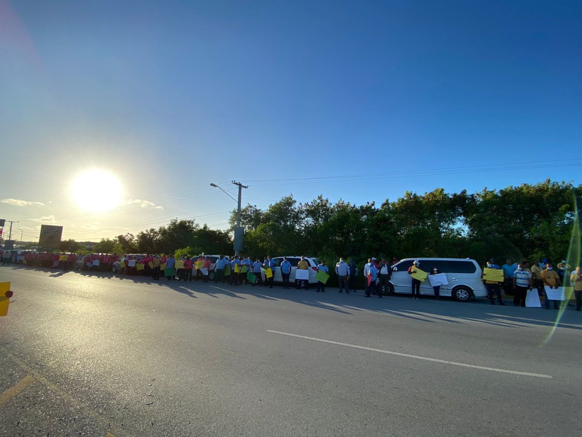 ITF_Americas's tweet photo. #RepúblicaDominicana 
Apoyamos  a #CODOTATUR en su demanda para que las plataformas digitales cumplan con las leyes y se respeten los derechos de taxistas legalizados. Hacemos un llamado al gobierno para exista un diálogo con los trabajadores.
#SomosITF
👉🏽 https://t.co/rxexoKEU1A https://t.co/uya9Q0Hexp