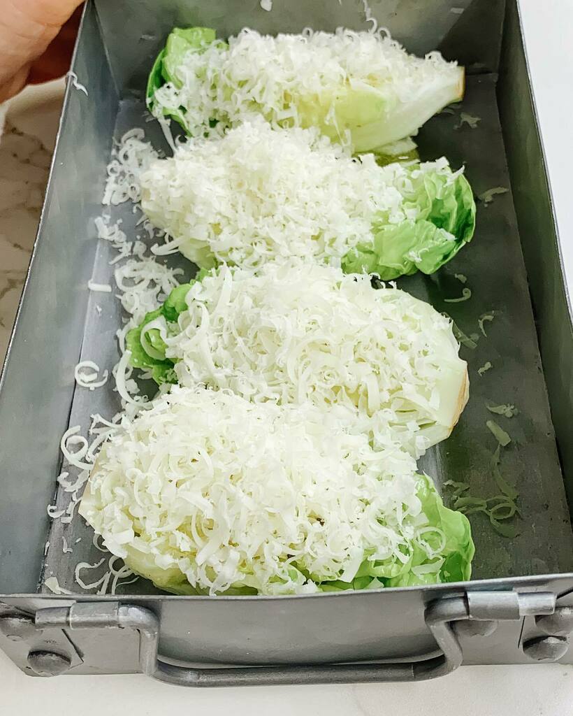 🥬 Cogollos aliñados estilo <a href="/fismuler/">fismuler</a> 🥬

Uno de mis restaurantes favoritos de Madrid es fismuler y hay una receta que me encantó desde que la probamos por su sencillez y frescura.  En casa tenía unos cogollos, y en el supermercado encontré el queso Co… instagr.am/p/CWYOPWhjzBm/