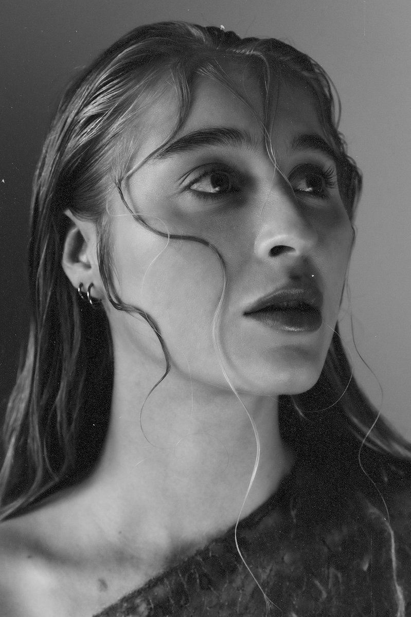 NEW WORK 📸 

Simple and evocative w/ Anna Richter at Eskimo Models 🖤

takamedstudio.com/editorial-phot…

#beautyphotography #fashionphotography #blackandwhitephotography