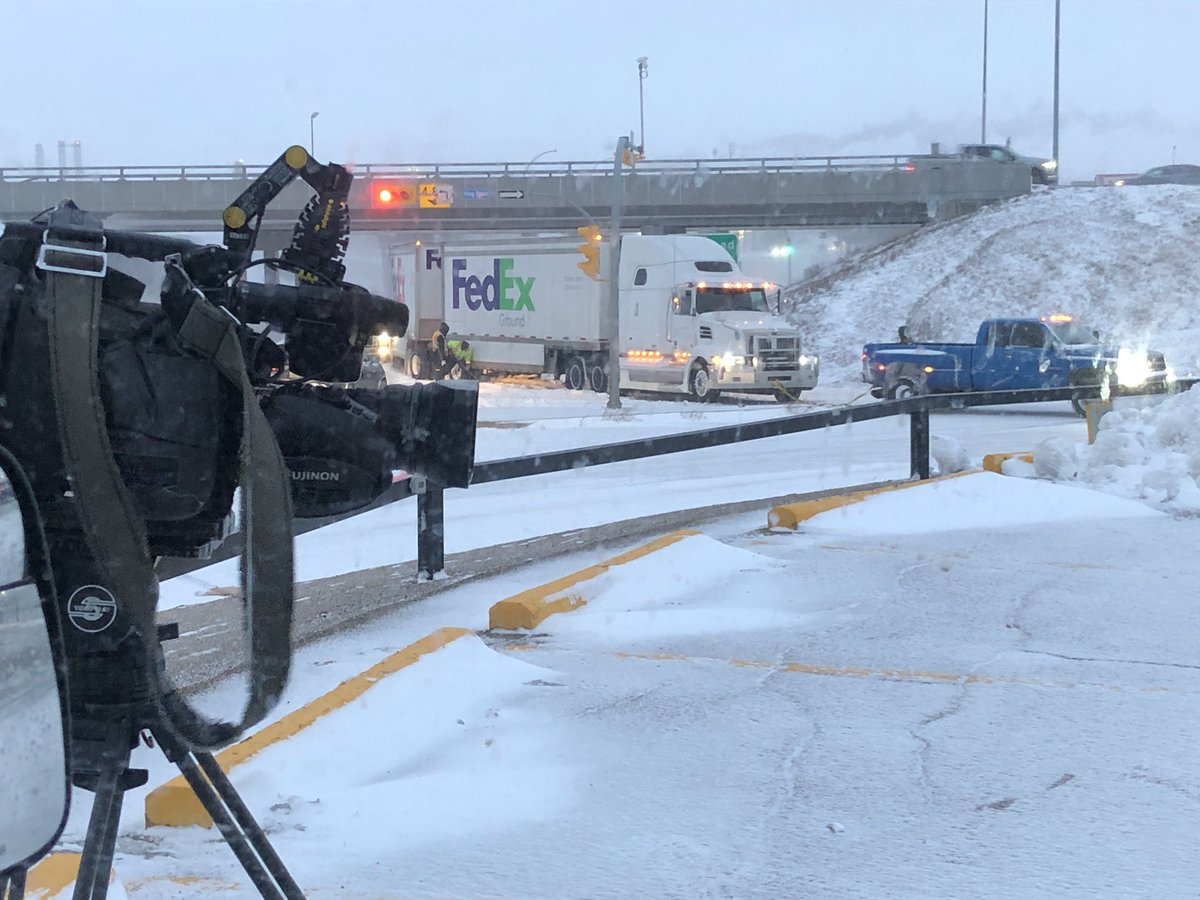 Feeling the full effects of the #SaskStorm this morning. Drifts from the 100km gusts and winds have made roads difficult to drive. A semi is currently stuck at the underpass of Ring Rd and McDonald St. <a href="/GlobalRegina/">Global Regina</a> #YQRAm #YQRTraffic