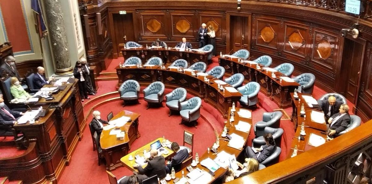 Nunca tan “transparente” la Bancada del Frente Amplio…

Por qué razón no pueden defender  el gasto del Antel Arena?
Por qué razón no vinieron a trabajar los señores Senadores del Frente Amplio?  ⁦<a href="/IturraldeVPablo/">Pablo L. Iturralde Viñas</a>⁩ ⁦<a href="/OmarPaganini/">Omar Paganini</a>⁩ ⁦<a href="/ggurmendez/">Gabriel Gurméndez</a>⁩ ⁦<a href="/Luisaheber/">Luis Alberto Heber</a>