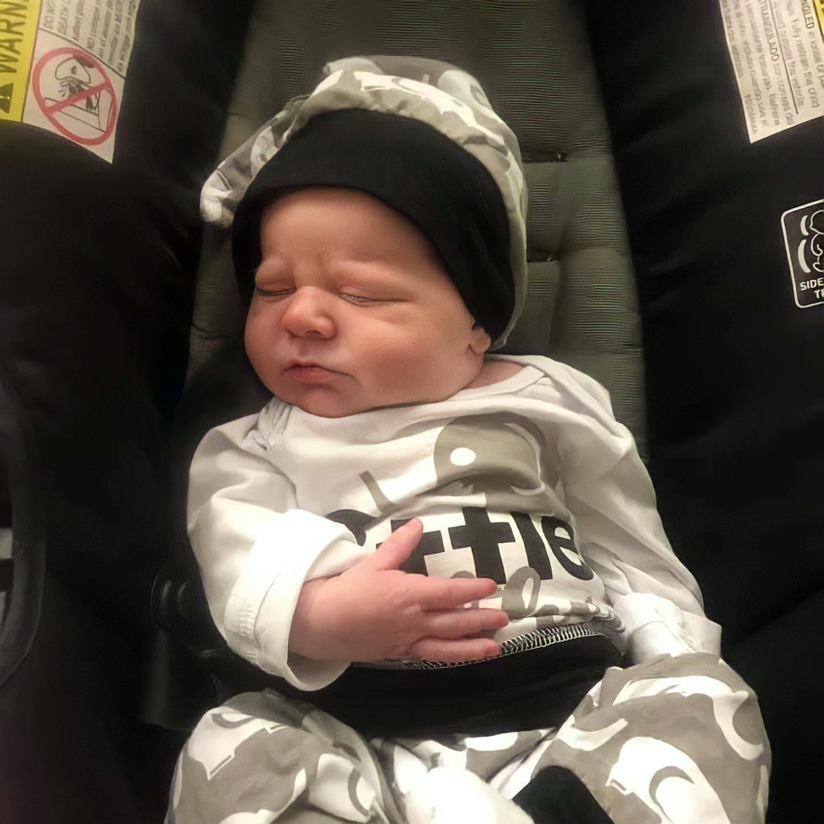 AnxiousBuckyDoe's tweet photo. 1. Baby Jake going home for the first time.
2. Jakey on his half birthday.
3. Jakey’s 1st birthday pic.
4. Jakey smiling bc he sees his cake had a “dino” on it.

He turned 2 yesterday (Nov 16th)
#MySisMakesBeautifulBabies #loml  #WatchJakeyGrow #JakeyJake #JakeyLovedHisCakey https://t.co/DJmilc5eHQ