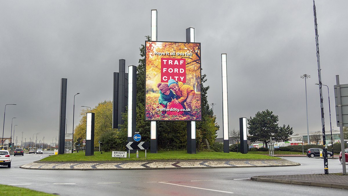 perfectfitmedia's tweet photo. Autumn is a season of grey days and long nights, but our displays always shine bright. Here's a selection of the latest campaigns you can see at TraffordCity this season.
https://t.co/LjZy1F5bNk
#PerfectFitMedia #DigitalAdvertising #OOH #DOOH #OutdoorAdvertising https://t.co/hJQfhqTXSK