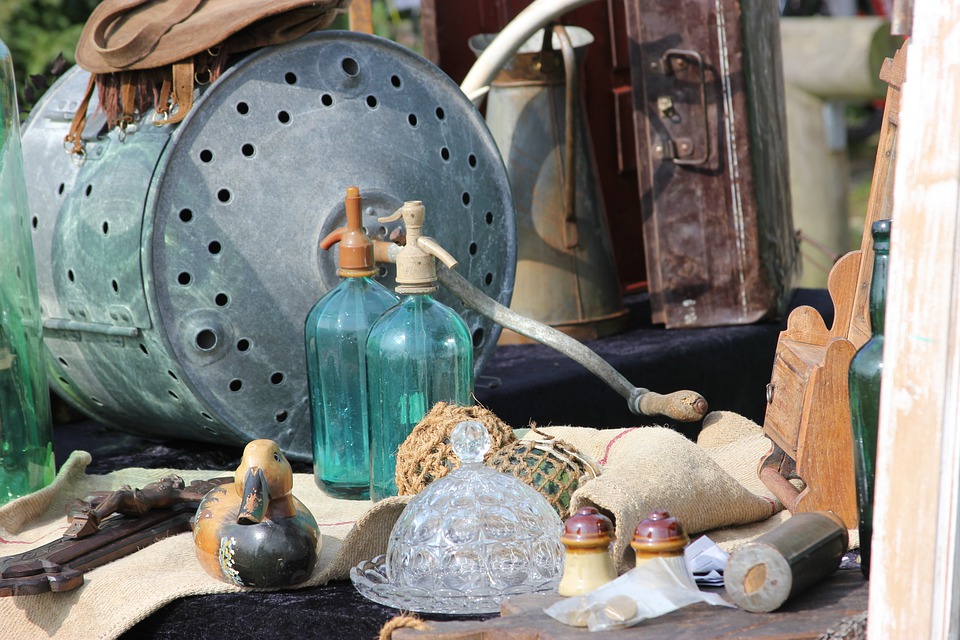 VandAfairs's tweet photo. NANTWICH ANTIQUES FAIR is on tomorrow at @NantwichCivic Lots of Antique Furniture, Toys, Glassware, Ceramics, Vintage, Jewellery, Silver and much more!  Last chance to grab great bargains before Christmas! Free valuations too! #antiques #nantwich https://t.co/h5LjpoMhZT