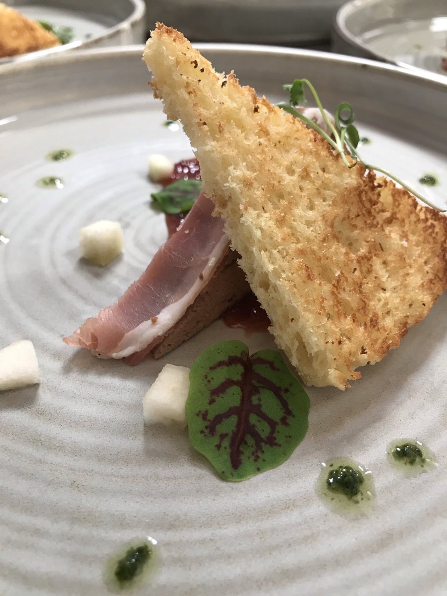 CymoeddC's tweet photo. Great job today from the catering students @collery19 #viplunch https://t.co/Gs7dYh9wdt