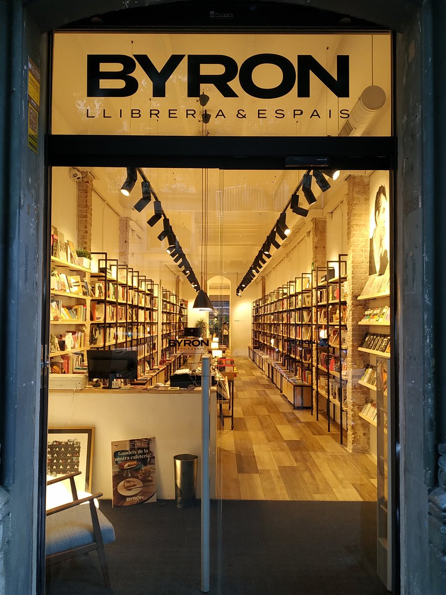 ladylibrorojo's tweet photo. ‼️Nova casa. Mudança feta a la @byronllibreria‼️
M'hi trobareu cada tarda, a punt per recomanar-vos els llibres que més us agradaran, els que us faran més #boom💥
Vindreu? Us espero, va dir la #llibretera 📚😉📚
Nova etapa #mode_on #oh_my_lord #LouLou_cestmoi https://t.co/VP4oOgAutw