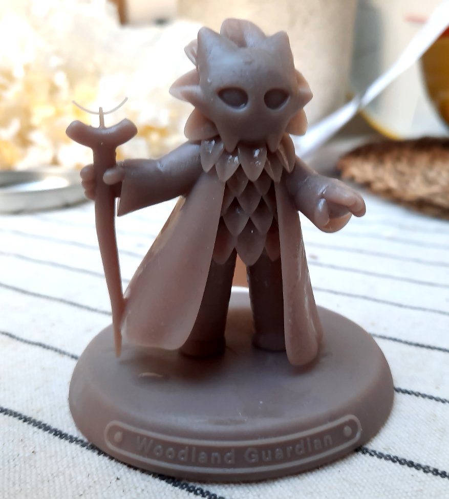 That's right, the Epic's comes with an ACTUAL figurine (painted ofcourse). Teaming up with @alchemy_plastic to bring these to the Epic Holders 🤩
