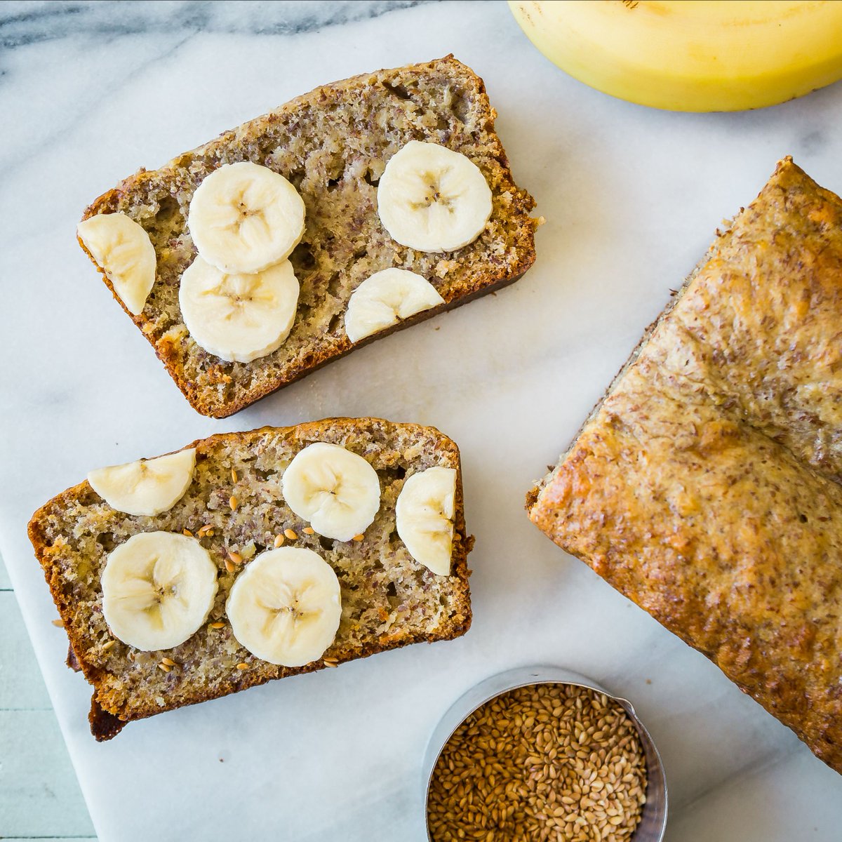 nateshoneyco's tweet image. #Recipehack. Substitute processed sugar with honey for a Banana Bread recipe your family is sure to go bananas over. 😉 Simple. Sweet. Game-changer. Here’s how: bit.ly/3c7Oa2s