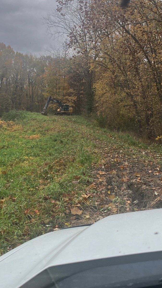 franksskintags's tweet photo. Current situation. Stuck. Waiting on the trackhoe operator to get here. #oilfieldproblems https://t.co/PSIEJT1jDI