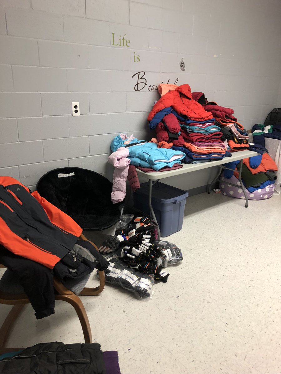 LindsayLCSW's tweet image. Some winter coats ready for adoption. If you are a keyport Family and need a winter coat contact Mrs. Thein lthein@kpsdschools.org @KeyportCentral @Keyport_GUID @KeyportSchools