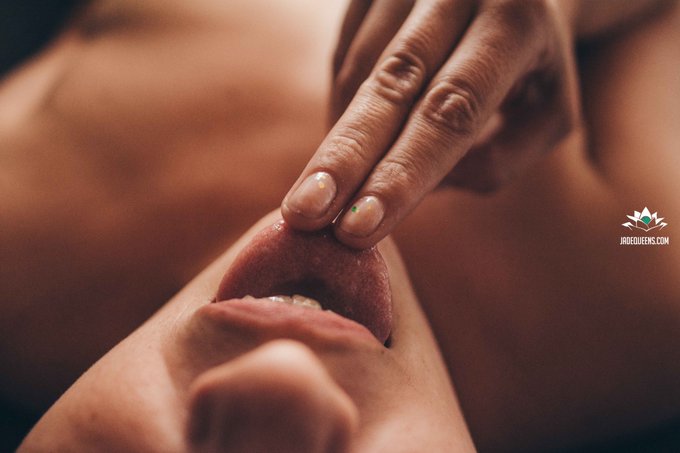 ya esta disponible mi primer set en jade!!  no te lo pierdas  link en primer comentario https://t.co<a href="/tag/camgirl"class="tags"><span>#camgirl</span></a>