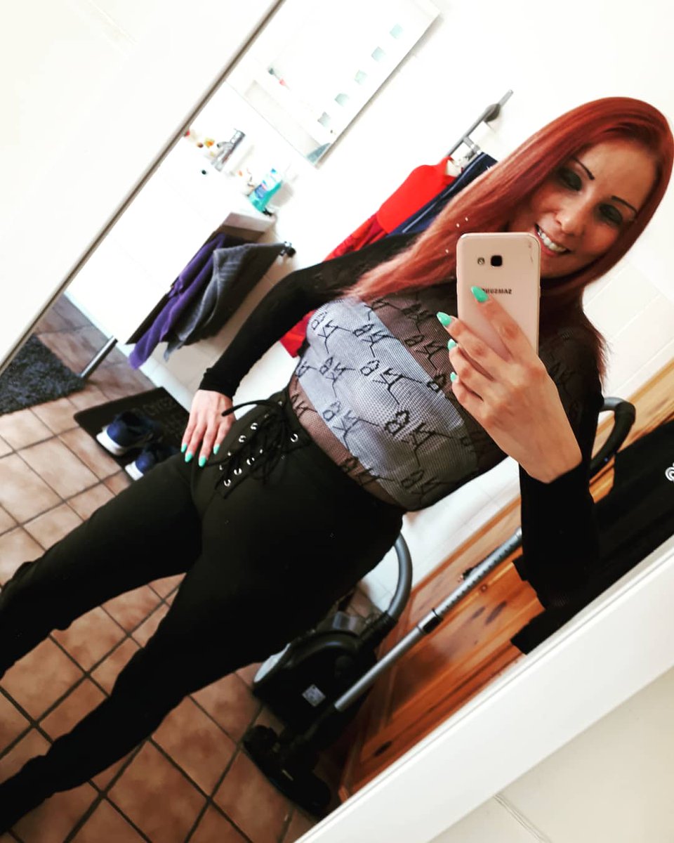 MissBeautifulOE's tweet photo. #missbeautiful #mdh #picoftheday #pics #selfie #hot #sexy #beautiful #smile #missy #amateure #amateurgirl #red #redhair #rotehaare #photo #PhotoMode https://t.co/YqkGUz2sQs