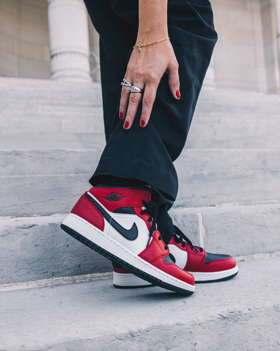 jordan 1 mid chicago black toe on foot