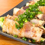 クリーミーなアボカドの食感が豚バラ肉とよく合いそう!アボカド&チーズを使った肉巻きレシピ!