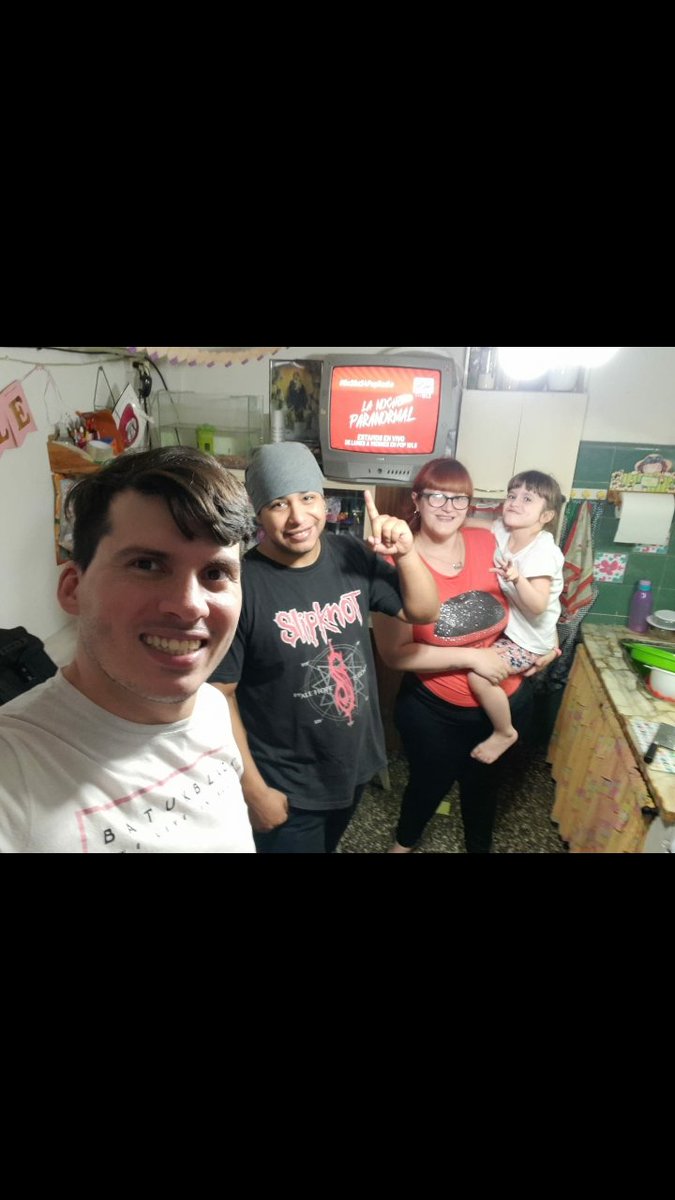 FernandoGzzM's tweet photo. Hola hecor hoy me reporto desde tablada (soy el de la remera de SLIPKNOT) en la casa de mis amigos haciendote publicidad 😎 como no hay radio te escucho desde youtube 👌🏽 sin excusas!!
#De20a24PopRadio
#HectorLocutor https://t.co/lHQ7IUI0Bw