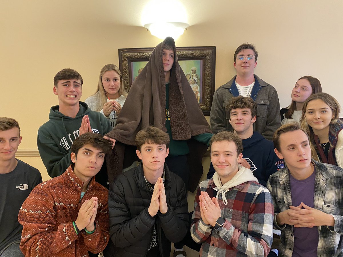 ACCHSVikings's tweet image. #VikingProud Welcome home Kairos XXVII! #LiveTheFourth #FaithTraditionExcellence 💚💛