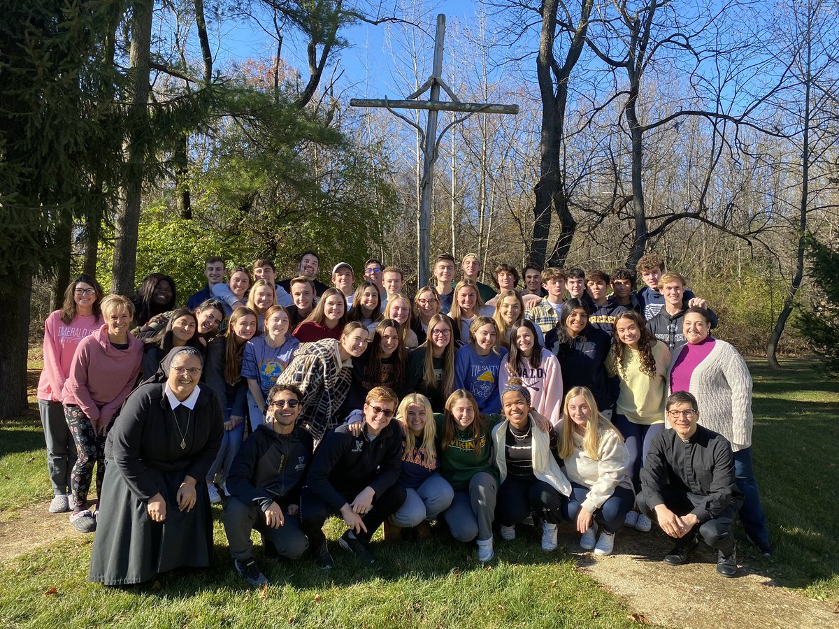 ACCHSVikings's tweet image. #VikingProud Welcome home Kairos XXVII! #LiveTheFourth #FaithTraditionExcellence 💚💛