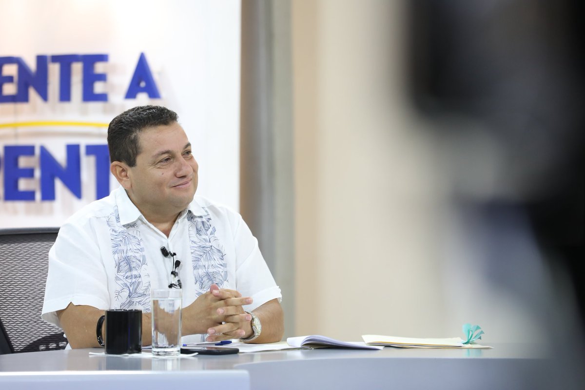 TiroalMarco1's tweet image. El Ministro de Trabajo, @RolandoCastroSv, ha dado a conocer que muy pronto, estará disponible el 💻 Sistema de Información del Mercado Laboral, sistema que brindará información✅ pertinente y precisa.
#SIMEL será un hecho inédito en nuestro país🇸🇻.